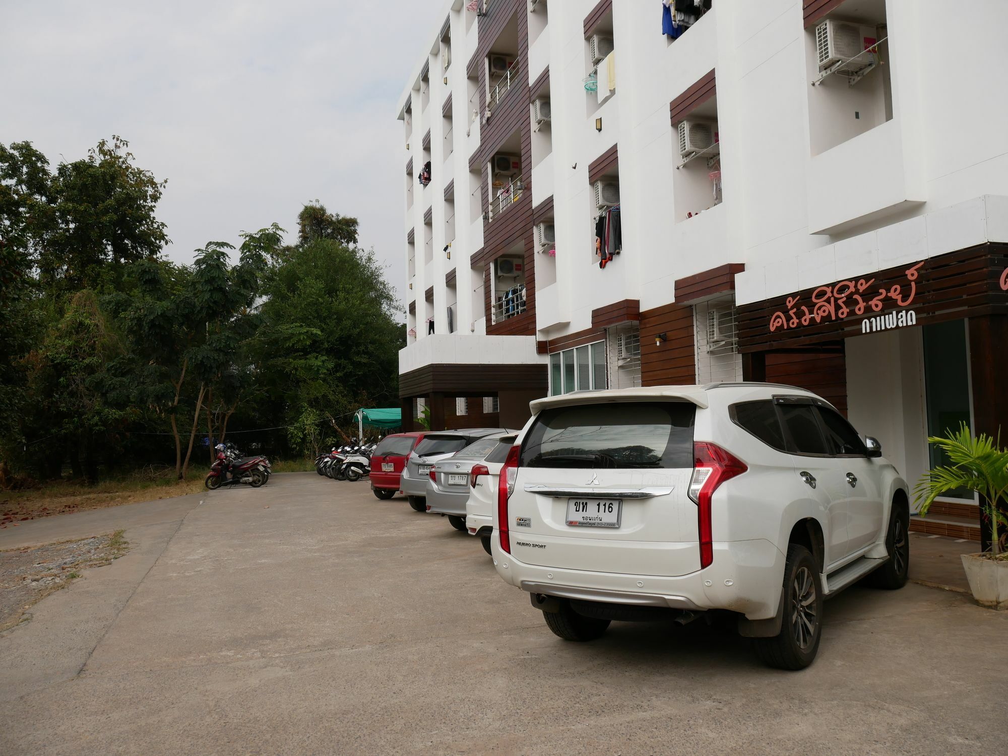 Siriwan Grand Garden Apartment Khonken Kültér fotó